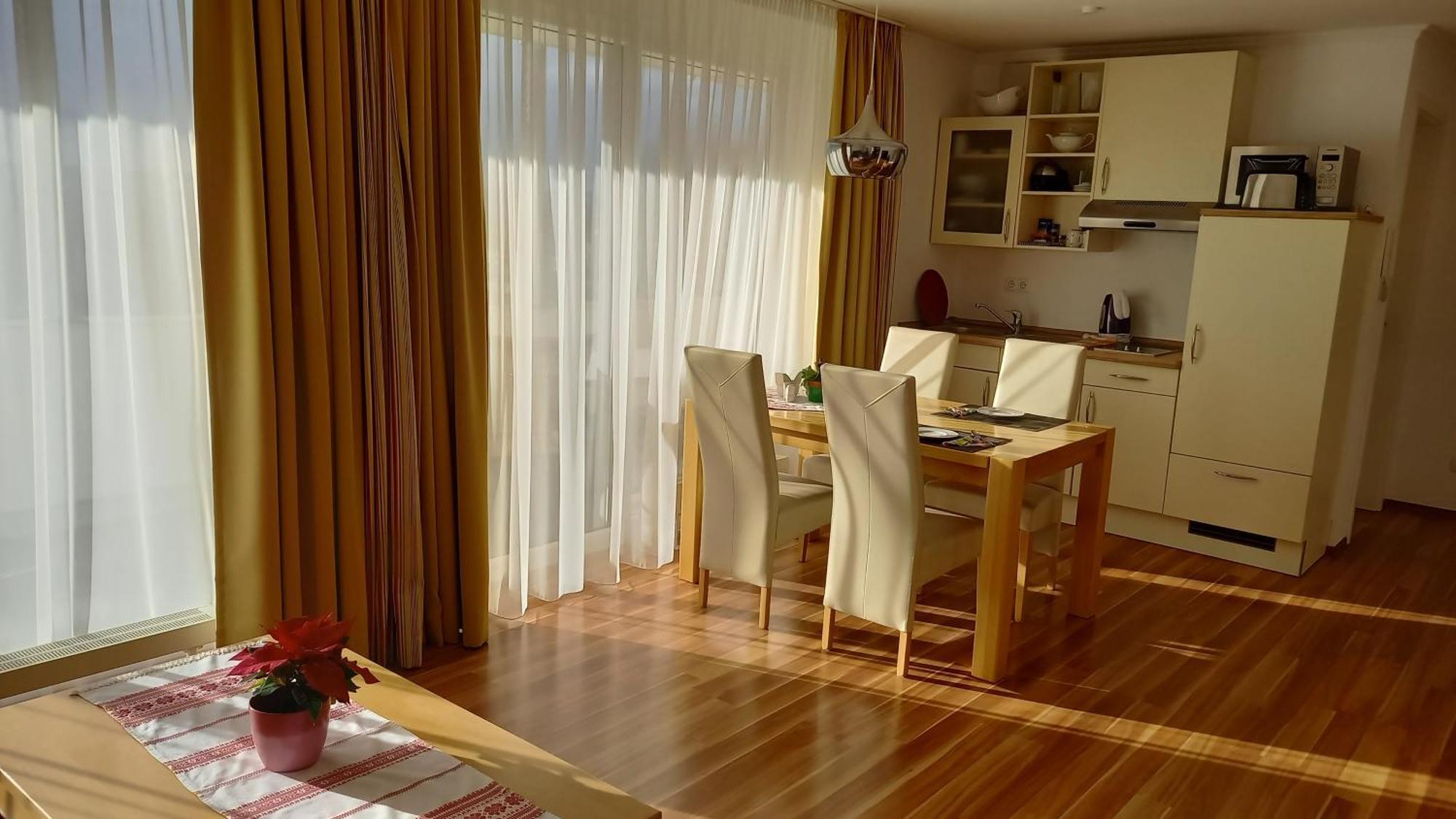 Wellness Ferienwohnung Mit Bademantelgang Zur Therme Bad Griesbach im Rottal Esterno foto