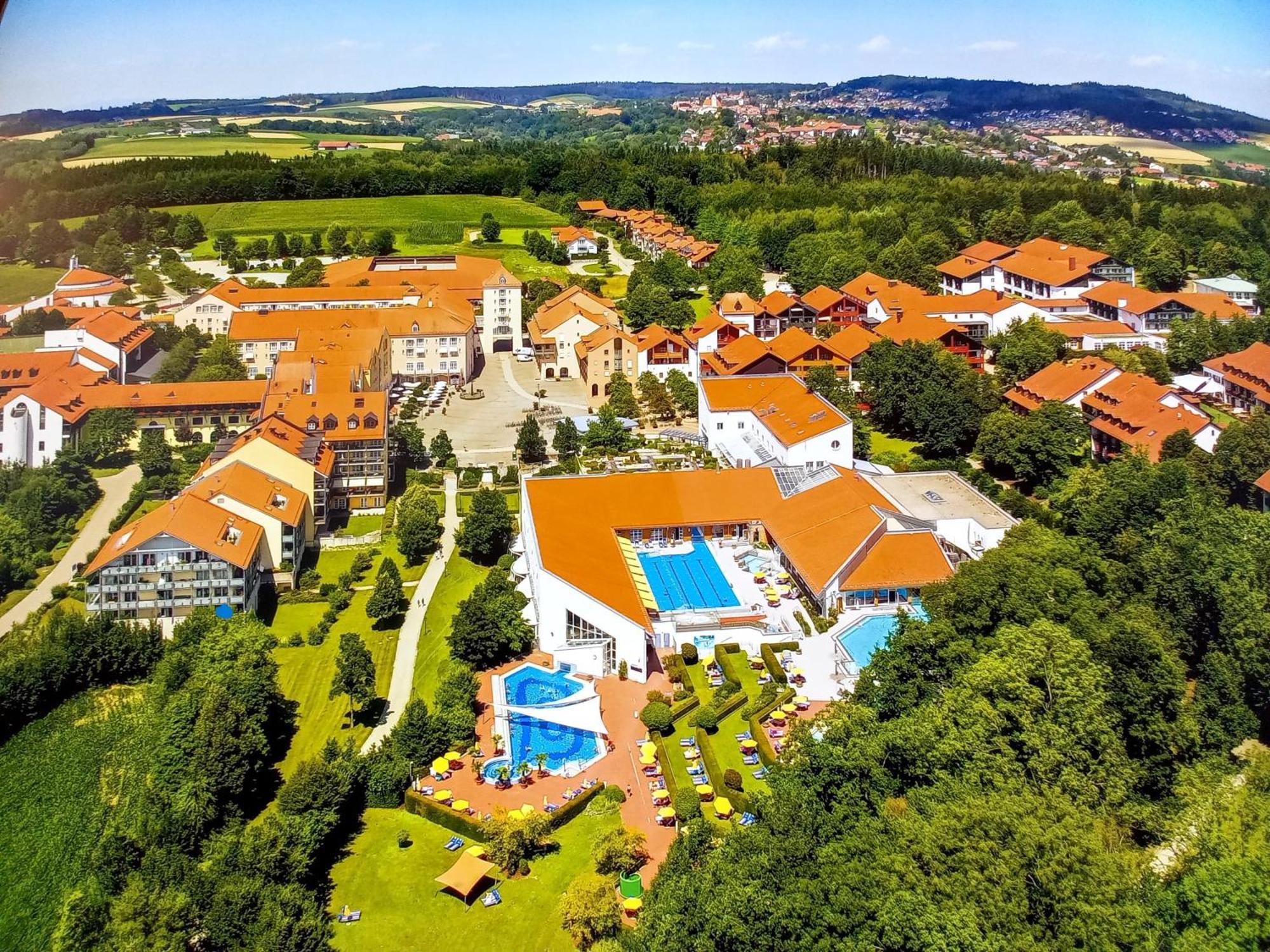 Wellness Ferienwohnung Mit Bademantelgang Zur Therme Bad Griesbach im Rottal Esterno foto